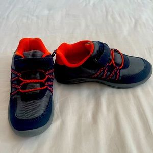 Oshkosh sneakers Boys kids blue and orange size 1